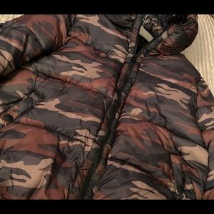 Camouflage puffer jacket